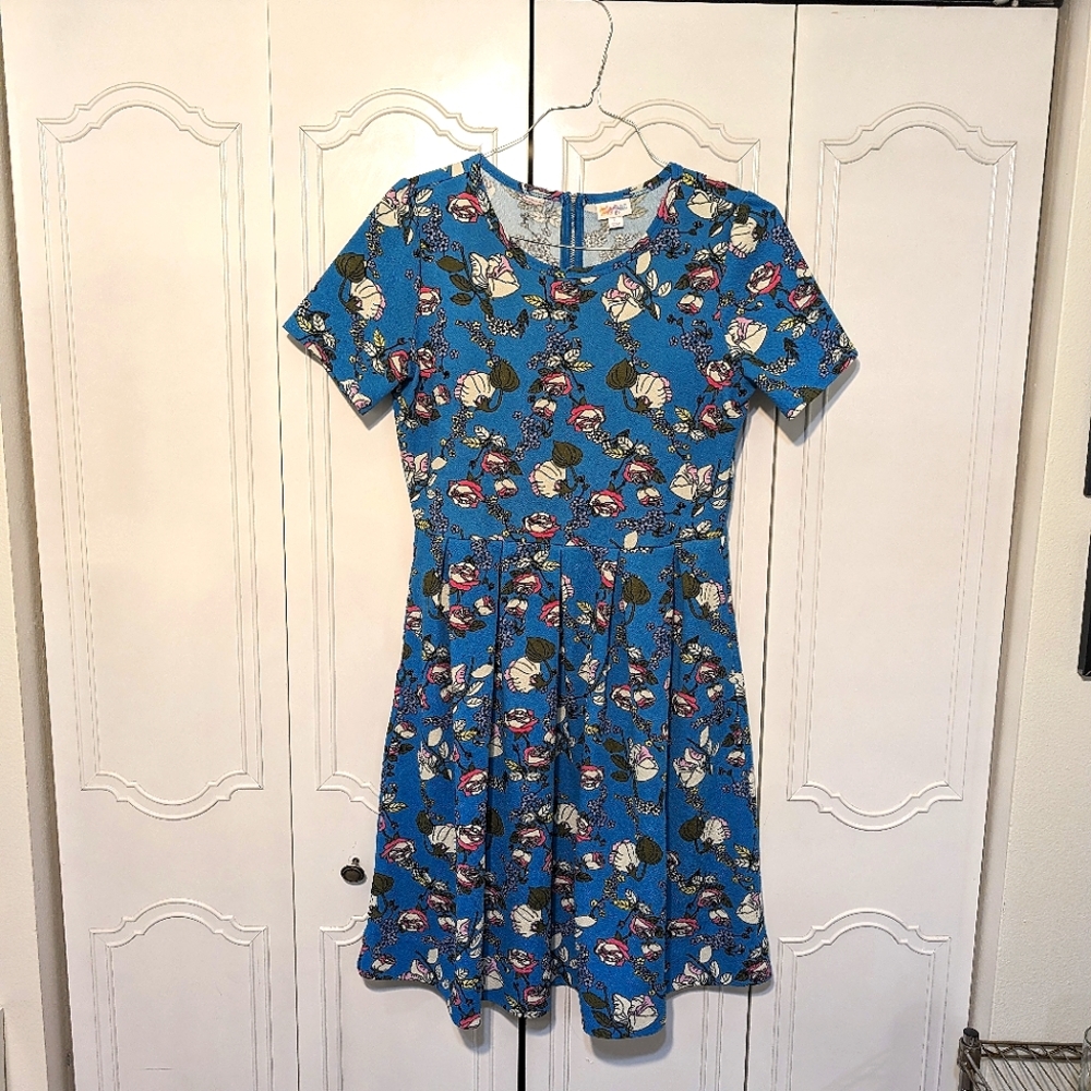 Light blue floral short sleeved dress with pockets 🌸🌊 comfy stretch fit flare